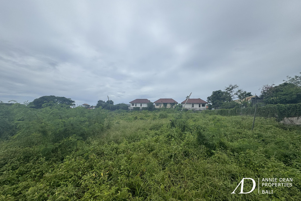 FREEHOLD LAND IN THE PRIME AREA OF PETITENGET (19,3 ARE)