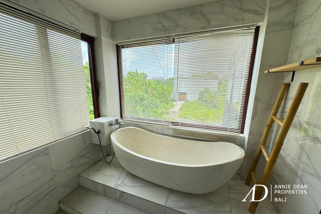 FREEHOLD | TROPICAL STYLE 3-BEDROOM VILLA IN MUNGGU 