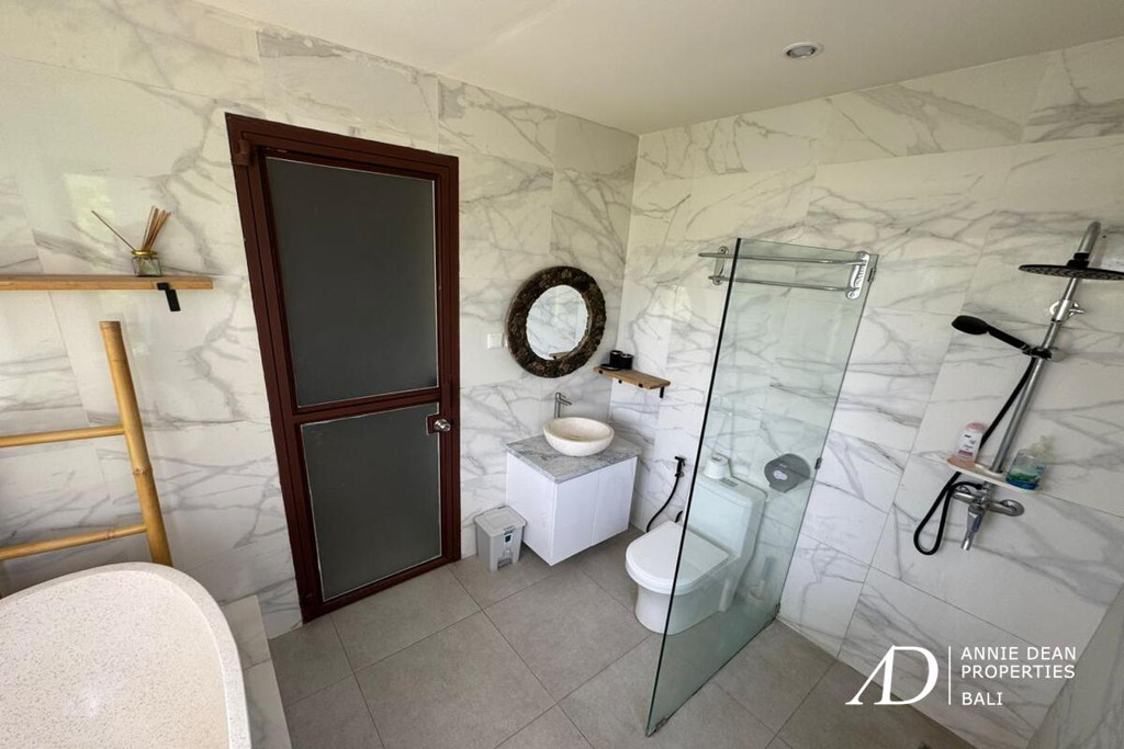 FREEHOLD | TROPICAL STYLE 3-BEDROOM VILLA IN MUNGGU 