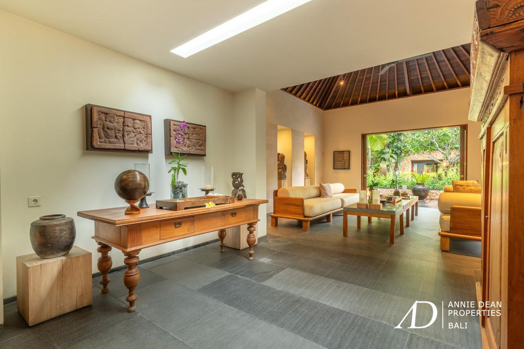 FREEHOLD | LUXURY VILLA WITHIN A PRIVATE COMPOUND IN PRIME SEMINYAK