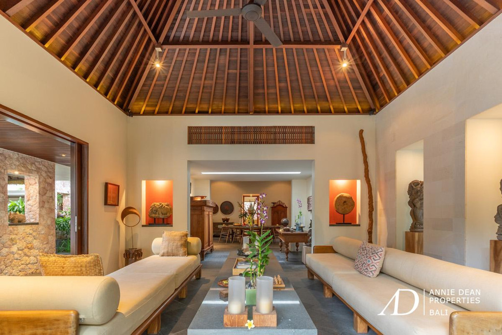 FREEHOLD | LUXURY VILLA WITHIN A PRIVATE COMPOUND IN PRIME SEMINYAK