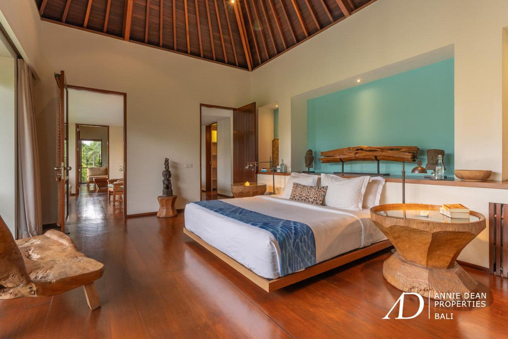 FREEHOLD | LUXURY VILLA WITHIN A PRIVATE COMPOUND IN PRIME SEMINYAK