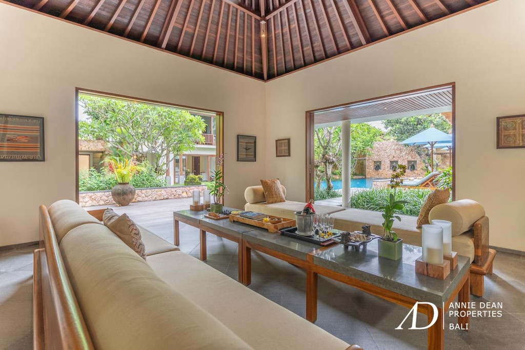 FREEHOLD | LUXURY VILLA WITHIN A PRIVATE COMPOUND IN PRIME SEMINYAK