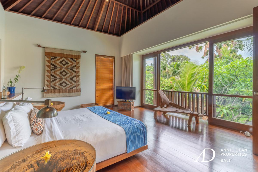 FREEHOLD | LUXURY VILLA WITHIN A PRIVATE COMPOUND IN PRIME SEMINYAK