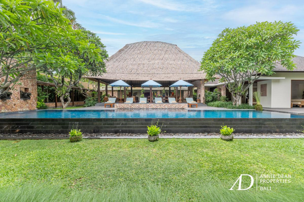 FREEHOLD | LUXURY VILLA WITHIN A PRIVATE COMPOUND IN PRIME SEMINYAK