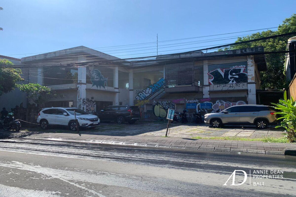 FREEHOLD LAND WITH BUILDING IN PRIME PETITENGET LOCATION (9.5 ARE)