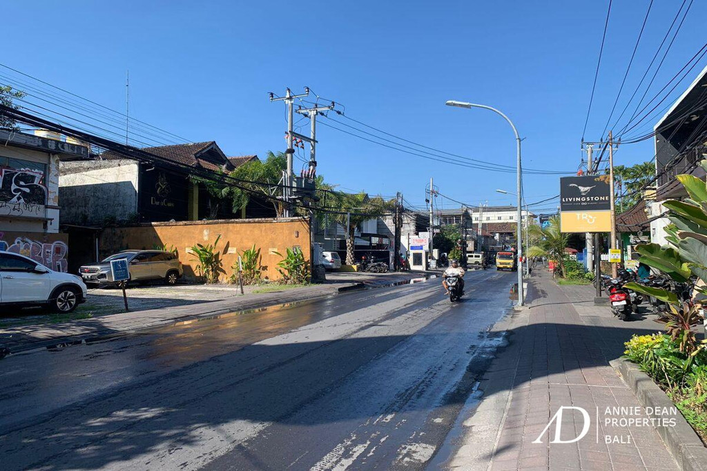 FREEHOLD LAND WITH BUILDING IN PRIME PETITENGET LOCATION (9.5 ARE)