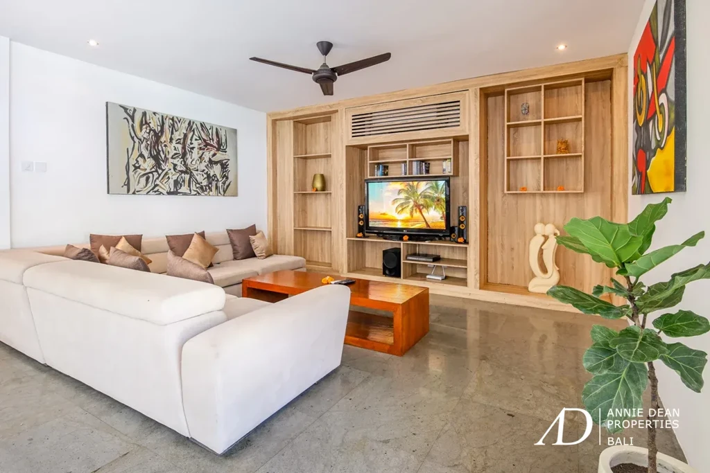 FREEHOLD | FULLY RENOVATED MODERN 3-BEDROOM VILLA IN PRIME SEMINYAK