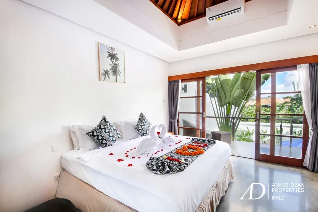 FREEHOLD | FULLY RENOVATED MODERN 3-BEDROOM VILLA IN PRIME SEMINYAK
