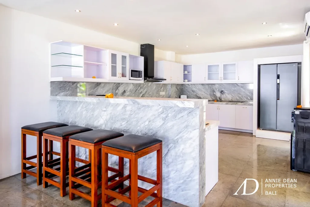 FREEHOLD | FULLY RENOVATED MODERN 3-BEDROOM VILLA IN PRIME SEMINYAK