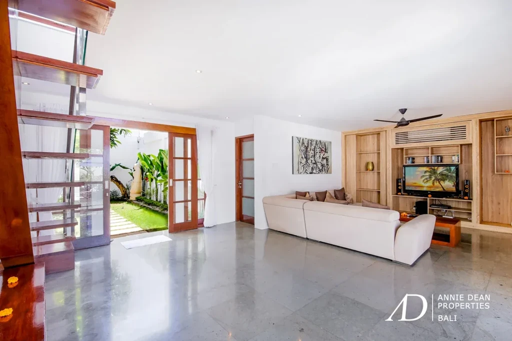 FREEHOLD | FULLY RENOVATED MODERN 3-BEDROOM VILLA IN PRIME SEMINYAK