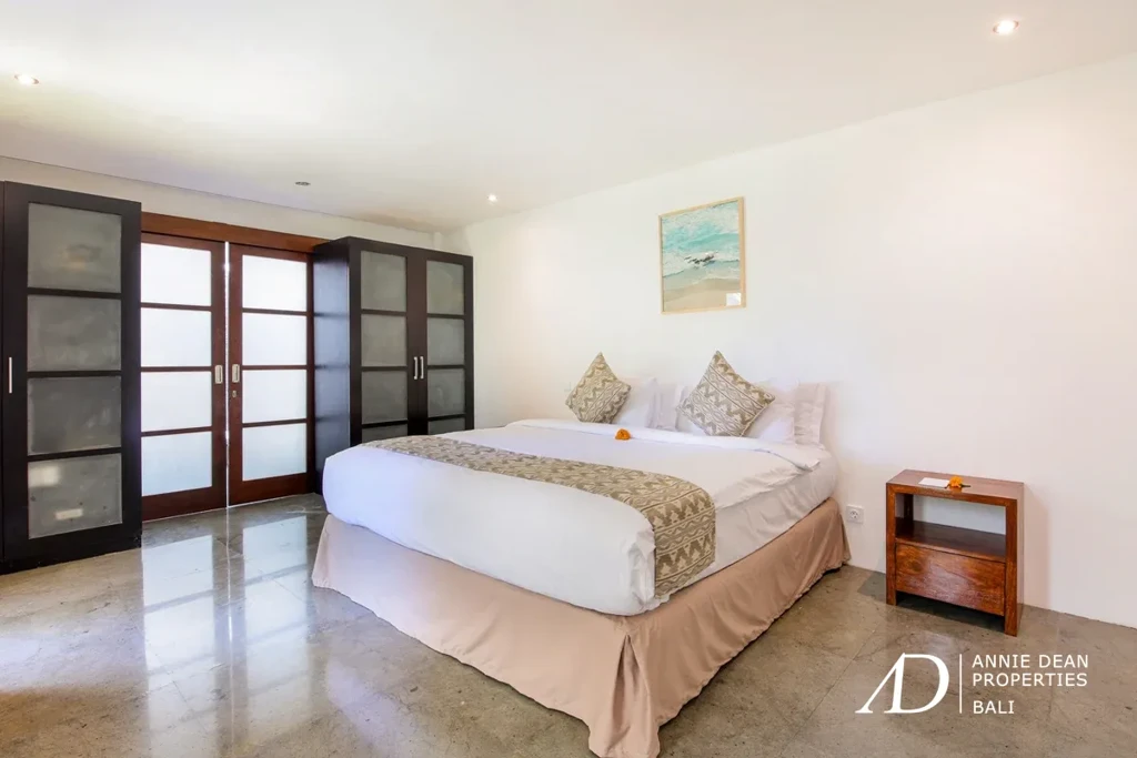 FREEHOLD | FULLY RENOVATED MODERN 3-BEDROOM VILLA IN PRIME SEMINYAK