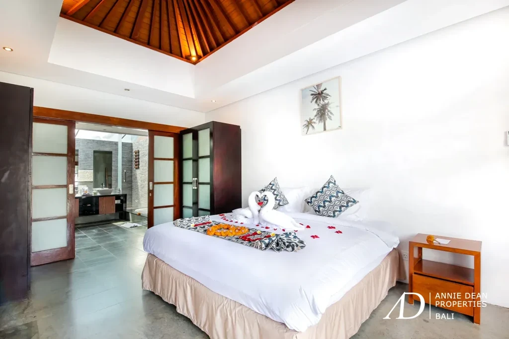 FREEHOLD | FULLY RENOVATED MODERN 3-BEDROOM VILLA IN PRIME SEMINYAK
