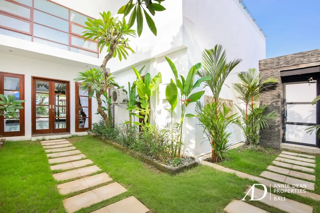 FREEHOLD | FULLY RENOVATED MODERN 3-BEDROOM VILLA IN PRIME SEMINYAK