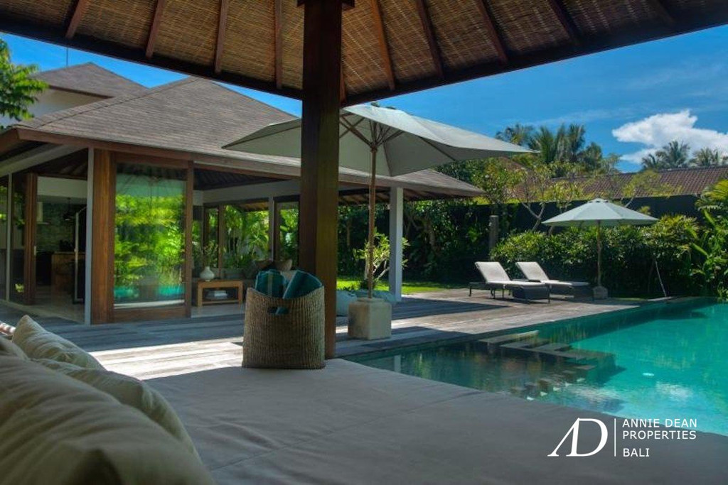  FREEHOLD | 4-BEDROOM TROPICAL LIVING 100 METER FROM THE BEACH 