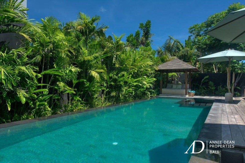  FREEHOLD | 4-BEDROOM TROPICAL LIVING 100 METER FROM THE BEACH 