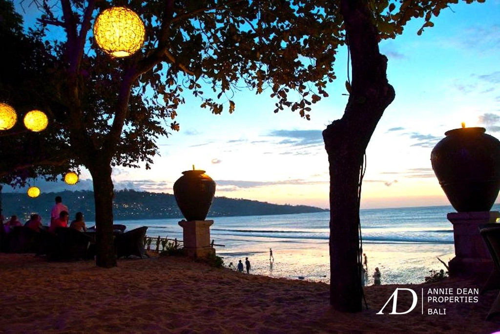  FREEHOLD | 4-BEDROOM TROPICAL LIVING 100 METER FROM THE BEACH 