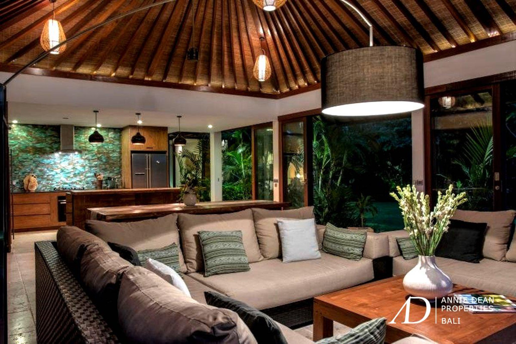 YEARLY OR MONTHLY RENTAL 4-BEDROOM 100 METER FROM THE BEACH