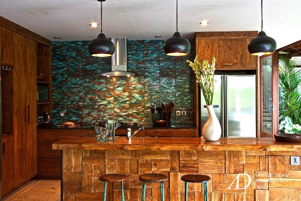 YEARLY OR MONTHLY RENTAL 4-BEDROOM 100 METER FROM THE BEACH