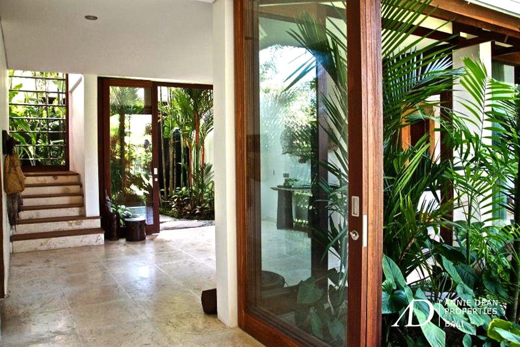 YEARLY OR MONTHLY RENTAL 4-BEDROOM 100 METER FROM THE BEACH