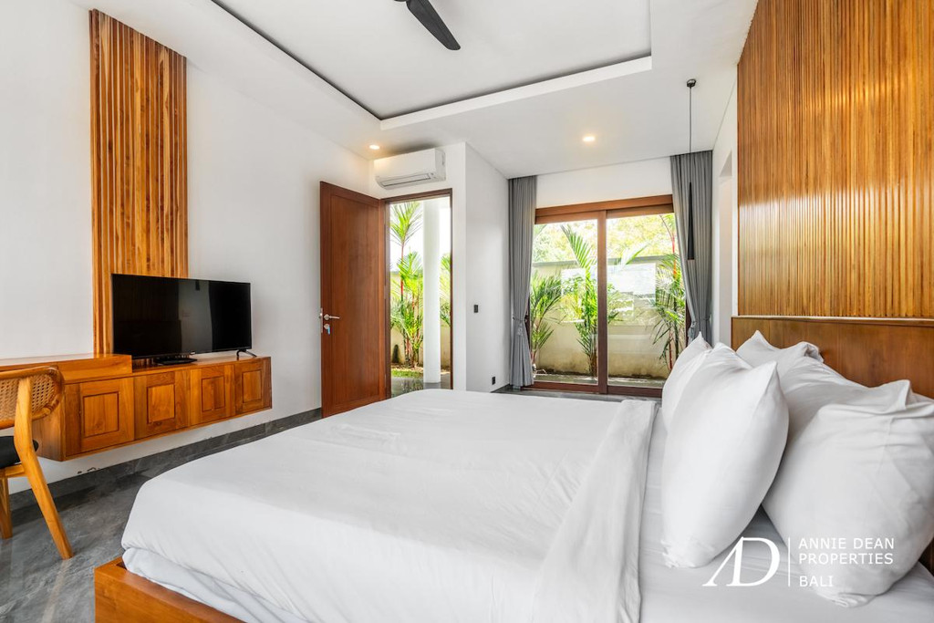 MONTHLY / YEARLY RENTAL | 5-BEDROOM LUXURY VILLA IN CANGGU