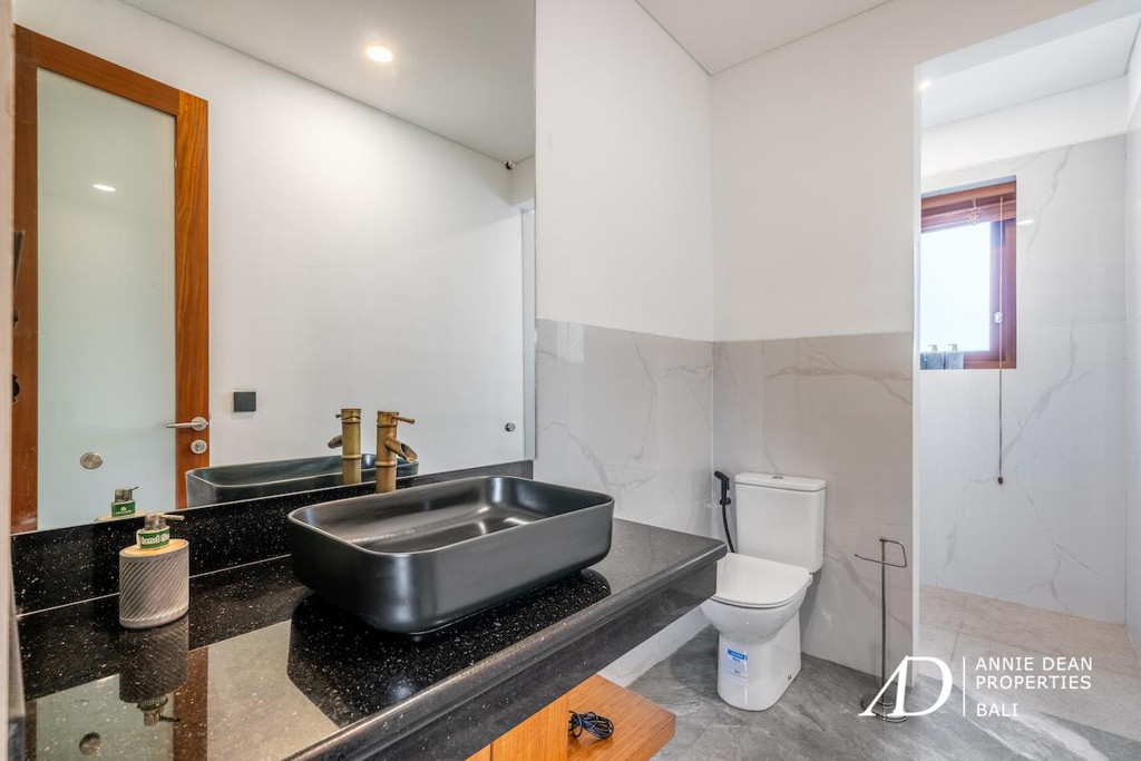 MONTHLY / YEARLY RENTAL | 5-BEDROOM LUXURY VILLA  IN CANGGU