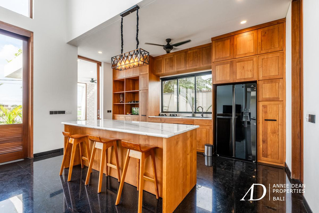 MONTHLY / YEARLY RENTAL | 5-BEDROOM LUXURY VILLA  IN CANGGU