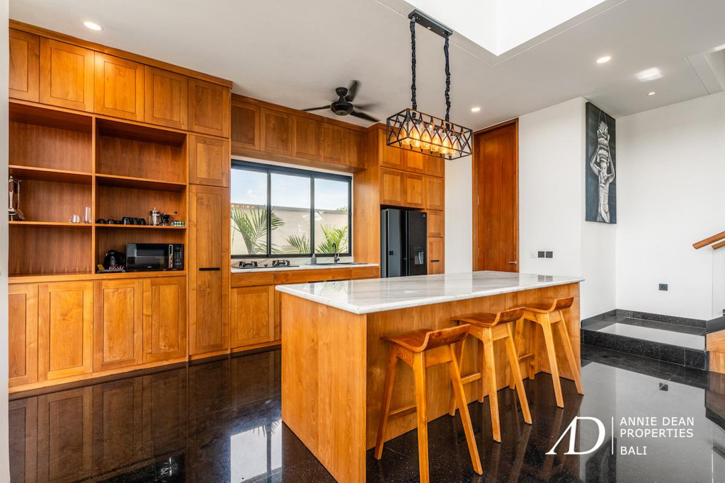 MONTHLY / YEARLY RENTAL | 5-BEDROOM LUXURY VILLA  IN CANGGU