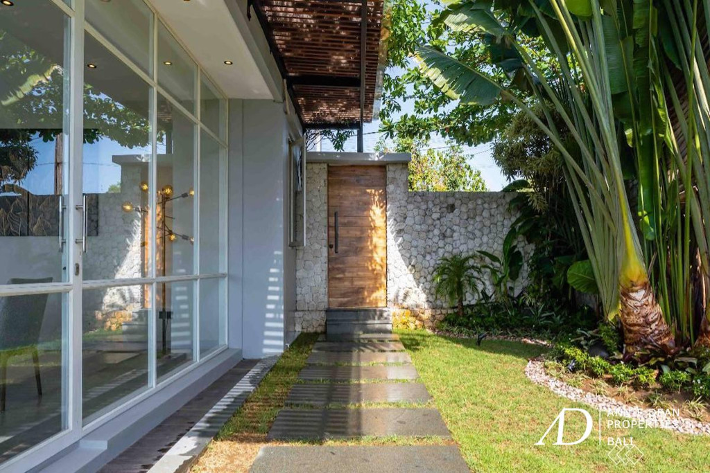 FREEHOLD | MODERN CONTEMPORARY 4-BEDROOM VILLA IN ULUWATU