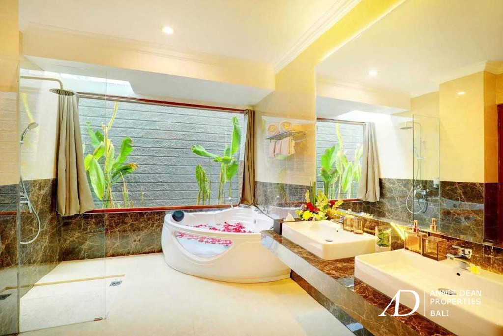 FREEHOLD | MODERN BALINESE-STYLE VILLA IN PETITENGET