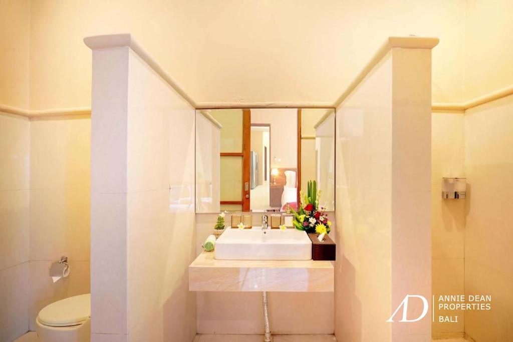 FREEHOLD | MODERN BALINESE-STYLE VILLA IN PETITENGET