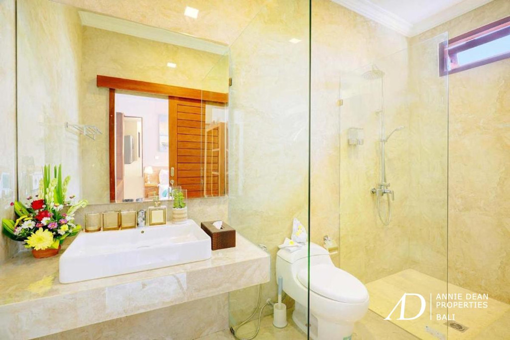 FREEHOLD | MODERN BALINESE-STYLE VILLA IN PETITENGET