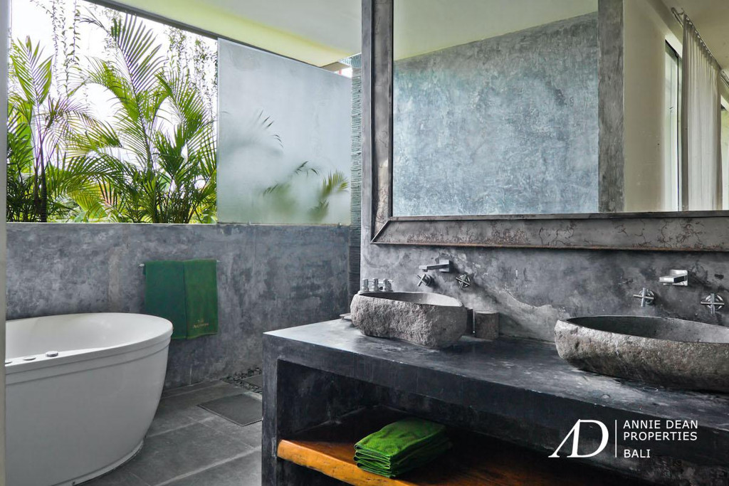 YEARLY RENTAL 3-BEDROOM  VILLA IN PETI TENGET