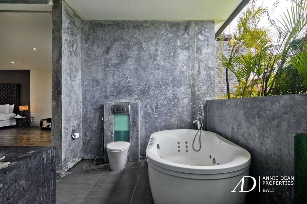 YEARLY RENTAL 3-BEDROOM  VILLA IN PETI TENGET