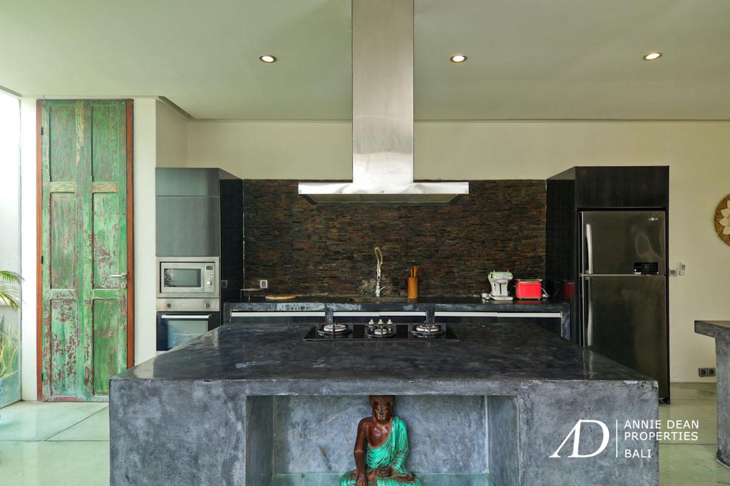 YEARLY RENTAL 3-BEDROOM  VILLA IN PETI TENGET