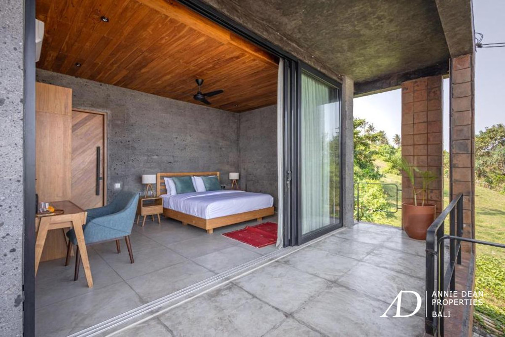 FREEHOLD | BEACHFRONT MODERN INDUSTRIAL-STYLE VILLA IN BALIAN