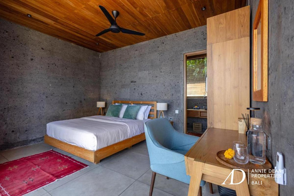 FREEHOLD | BEACHFRONT MODERN INDUSTRIAL-STYLE VILLA IN BALIAN