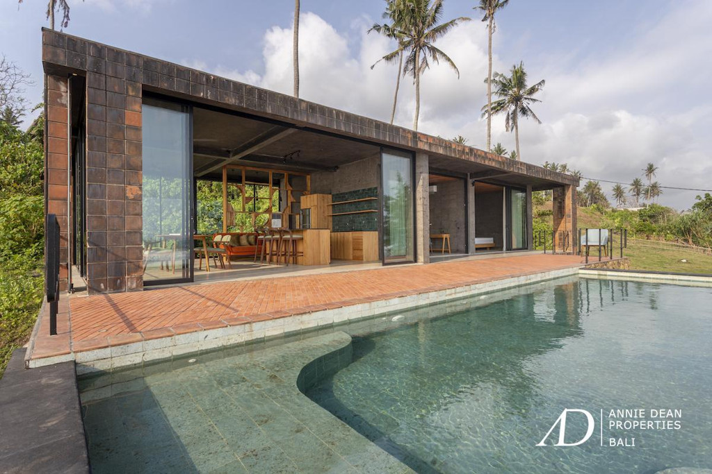 FREEHOLD | BEACHFRONT MODERN INDUSTRIAL-STYLE VILLA IN BALIAN