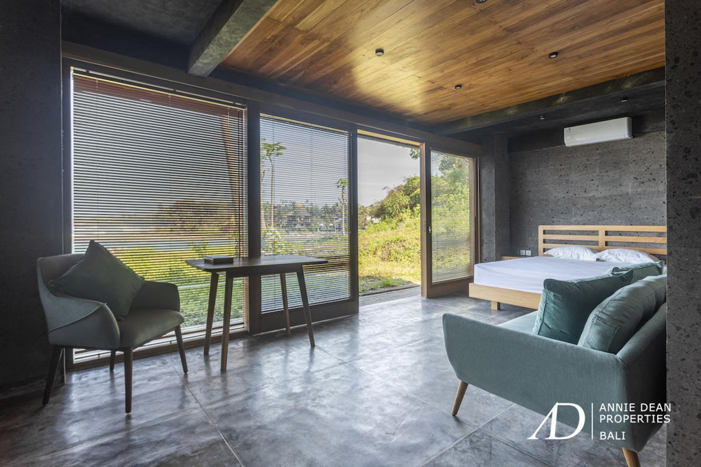 FREEHOLD | BEACHFRONT MODERN INDUSTRIAL-STYLE VILLA IN BALIAN