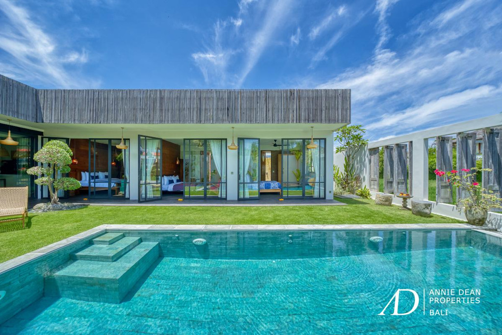 YEARLY RENTAL OF SINGLE LEVEL THREE-BEDROOM VILLA IN UMALAS