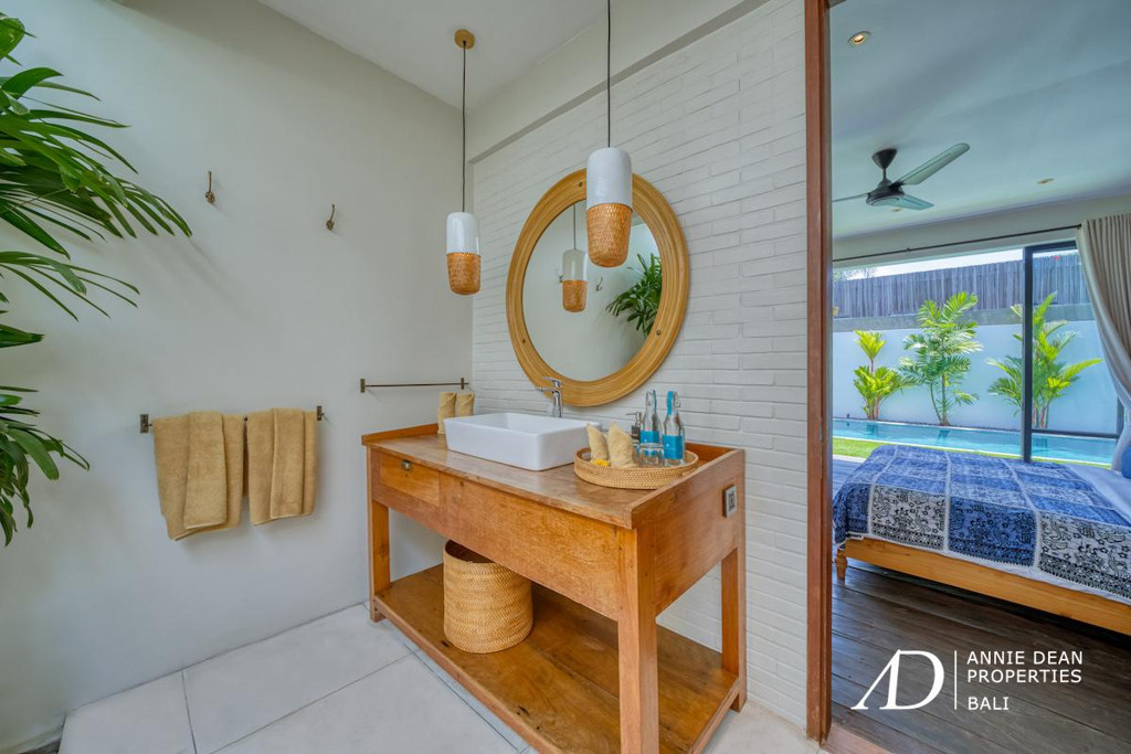 YEARLY RENTAL OF SINGLE LEVEL THREE-BEDROOM VILLA IN UMALAS