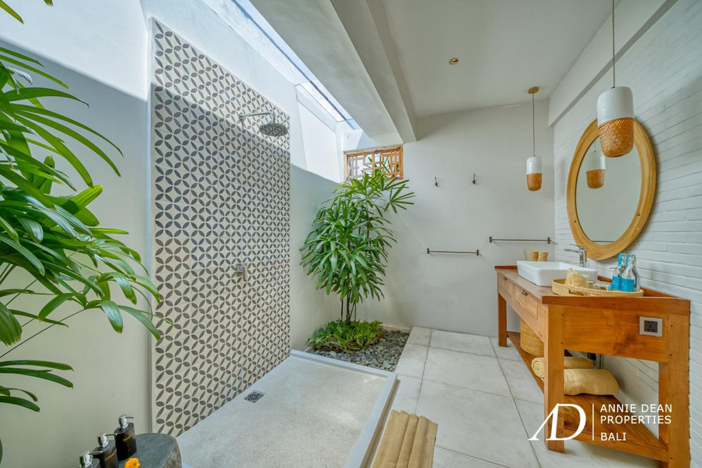 YEARLY RENTAL OF SINGLE LEVEL THREE-BEDROOM VILLA IN UMALAS