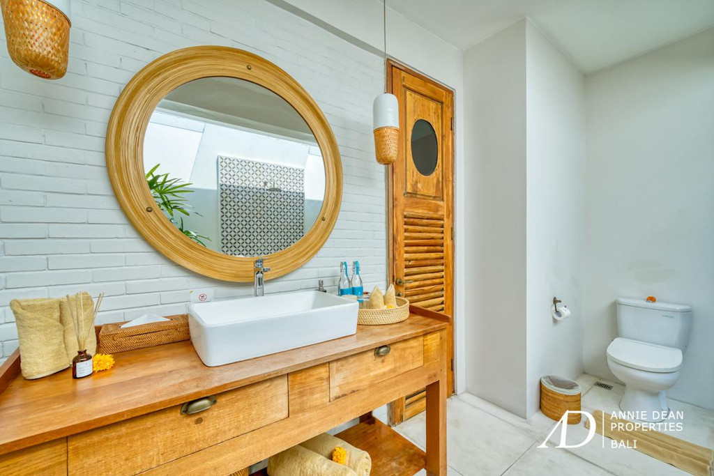 YEARLY RENTAL OF SINGLE LEVEL THREE-BEDROOM VILLA IN UMALAS