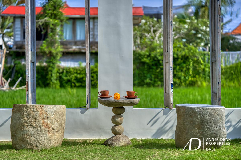 YEARLY RENTAL OF SINGLE LEVEL THREE-BEDROOM VILLA IN UMALAS