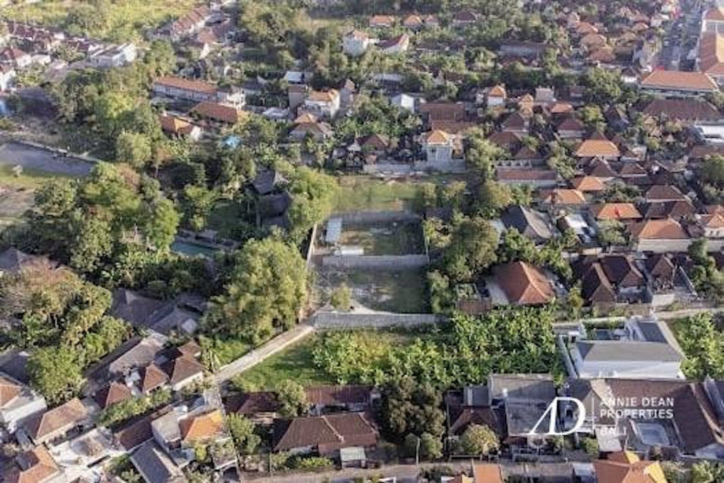 LEASEHOLD LAND IN KEROBOKAN  (15 ARE) NEAR JALAN RAYA CANGGU