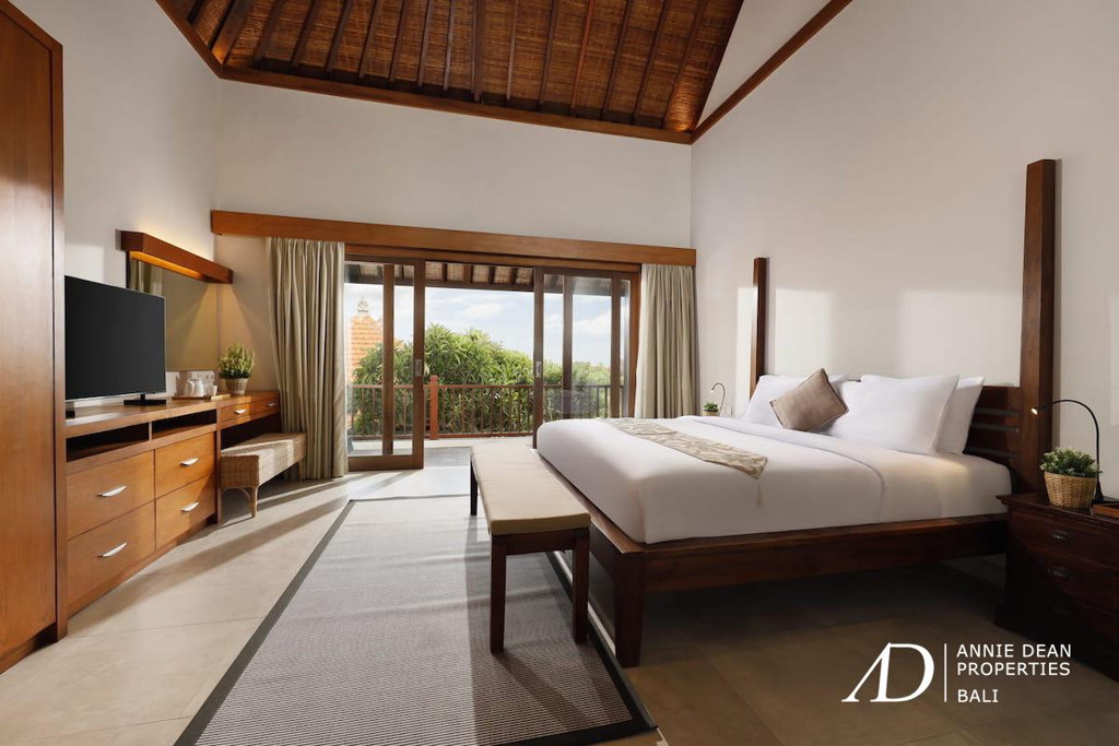 YEARLY RENTAL OR LONG LEASING 9 BEDROOM VILLA IN CANGGU