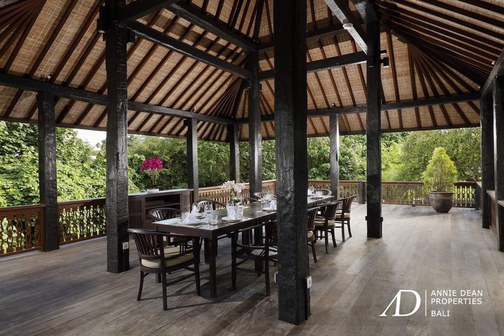 YEARLY RENTAL OR LONG LEASING 9 BEDROOM VILLA IN CANGGU