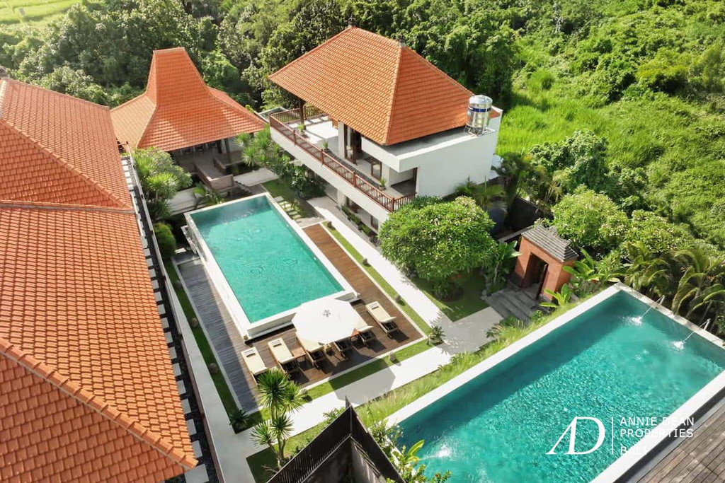 YEARLY RENTAL OR LONG LEASING 9 BEDROOM VILLA IN CANGGU