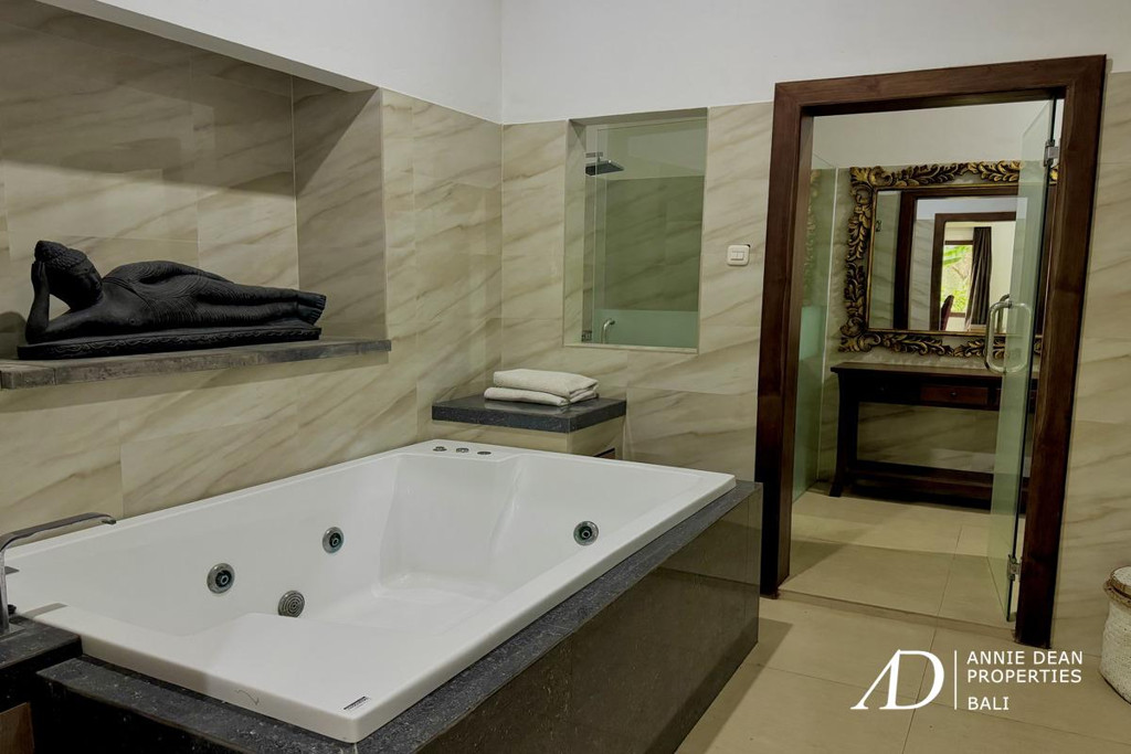 FREEHOLD 3 MODERN BALINESE VILLAS FOR SALE IN PRIME KUNTI, SEMINYAK