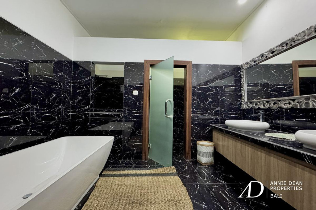 FREEHOLD 3 MODERN BALINESE VILLAS FOR SALE IN PRIME KUNTI, SEMINYAK